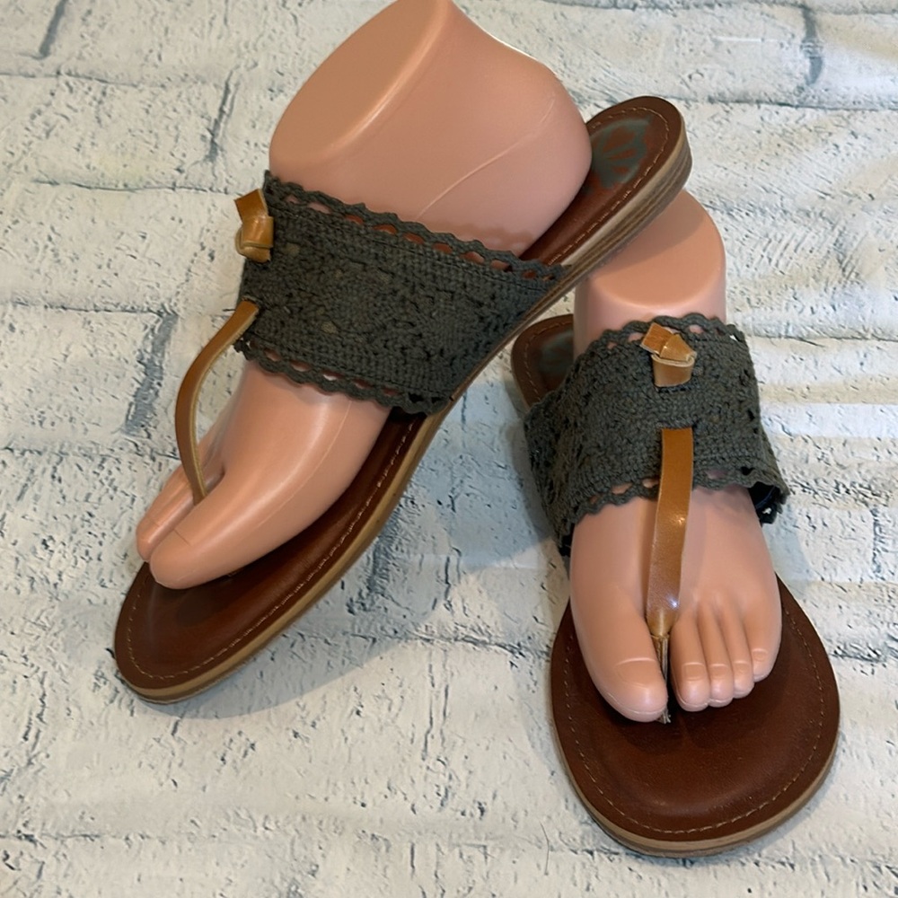 NWOT Fergalicious crochet sandals